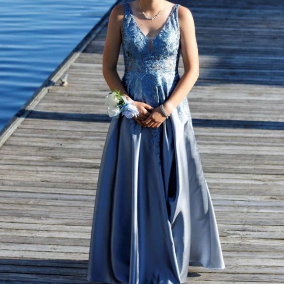 Gorgeous A-Line V-neck Satin Prom Dress With Lace Sequins - Picture 1 of 6